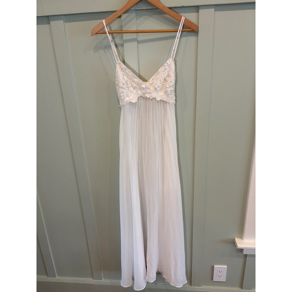 Flora Nikrooz White Lace Pleated Maxi Dress Bridal Slip Nightgown M Romantic